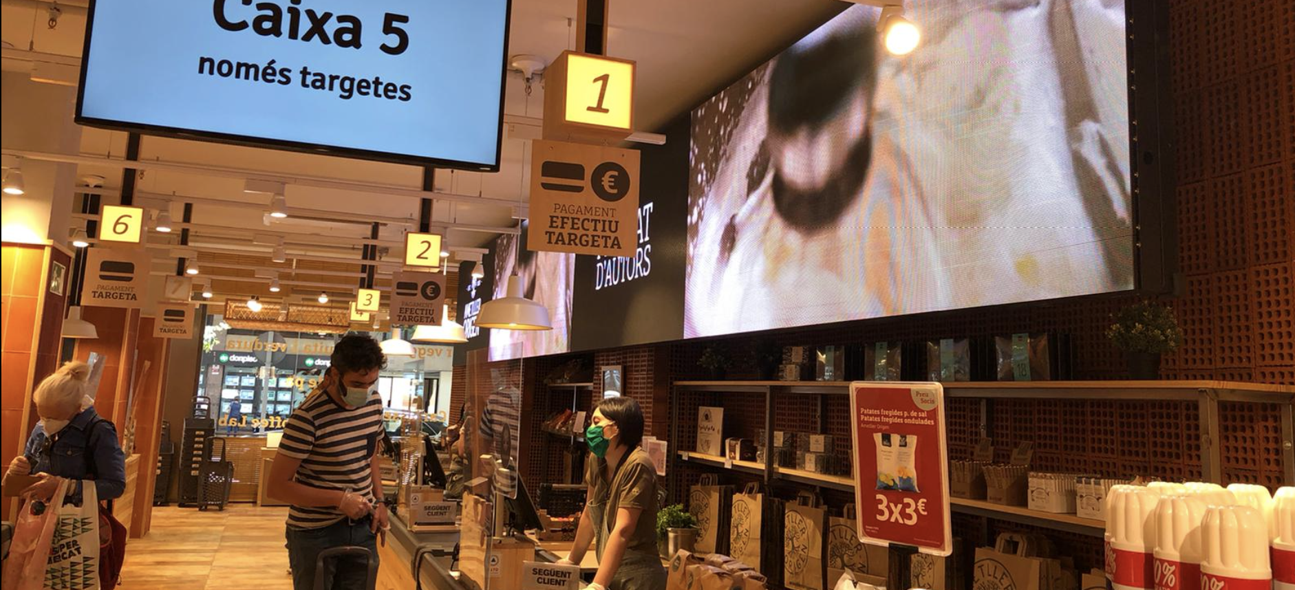 AV in retail physical spaces: Customer first