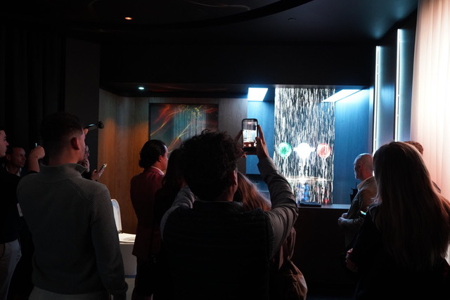 Interactive shower with a transparent LED screen on the glass at FLO·W Experience